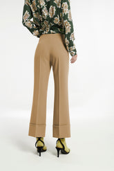 Pantalón Con Vuelta En Bajo Siete Plana Doble
